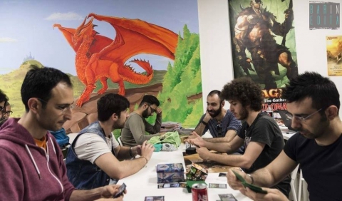 Le games room, dove si gioca a carte con draghi e demoni: �Ma non sono posti da nerd�